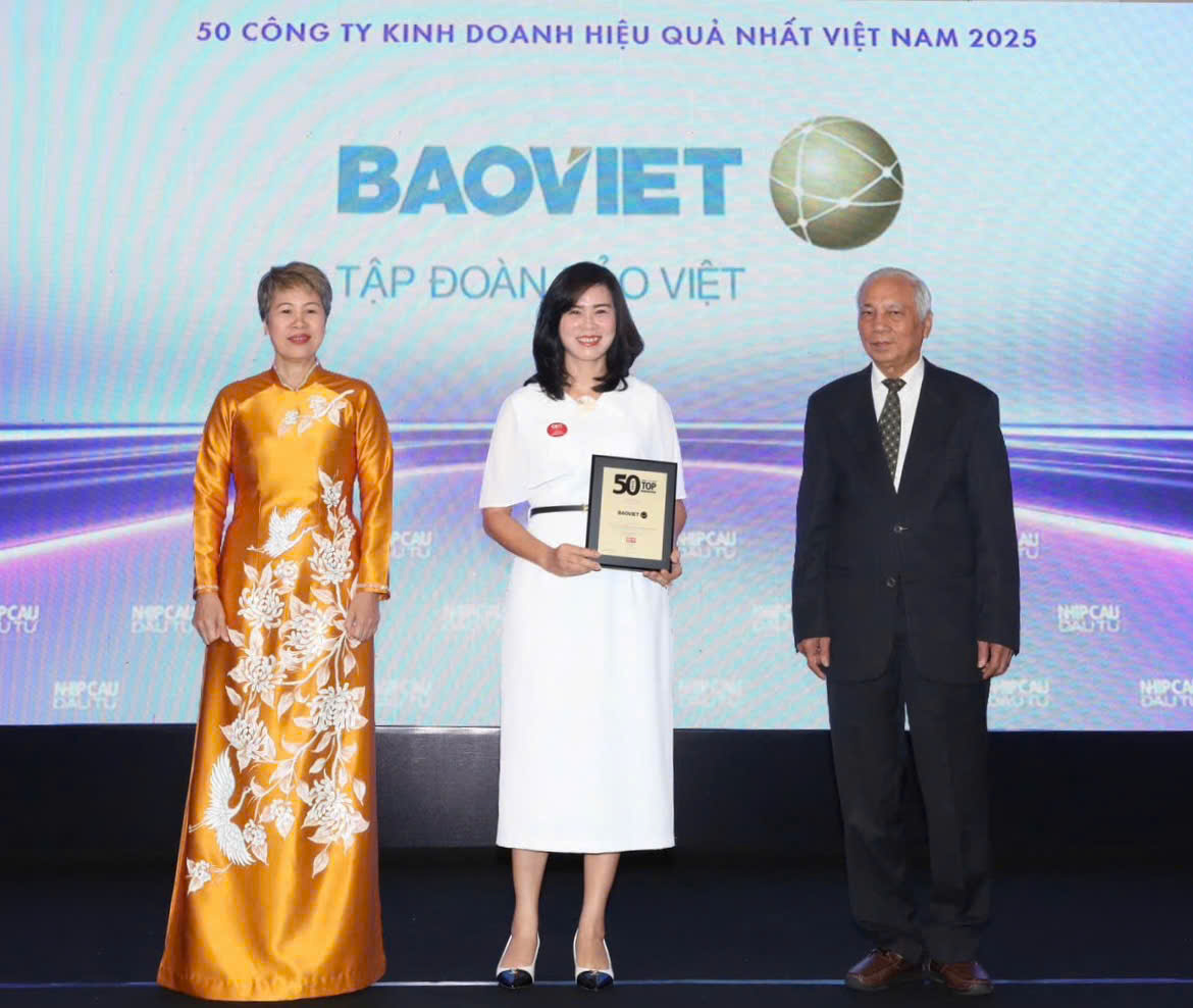 Bao Viet nhan giải Top 50 công ty kinh doanh hiệu quả nhất Việt Nam